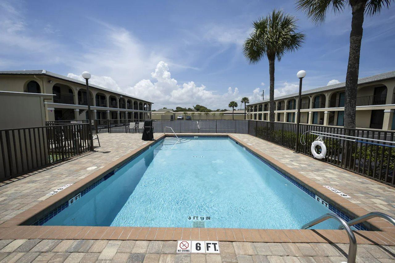 ซูเปอร์ 8 บาย วินด์แฮม เซนต์ออกัสติน บีช Hotel St. Augustine Beach ภายนอก รูปภาพ